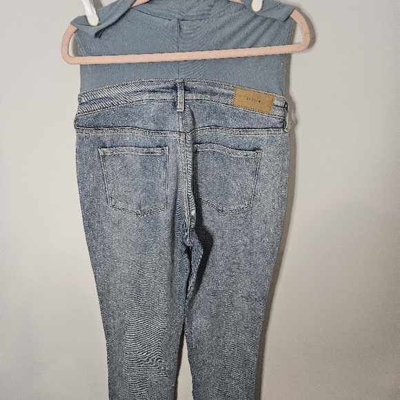 Stylish Light Blue Women's Jeans - Picture 2 of 4